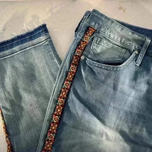 7Seven Crop Jeans with Frayed Hem ad Side Seam Embroidery Size 18W - Picture 9 of 12